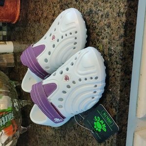 Dawgs size 8 women shoes